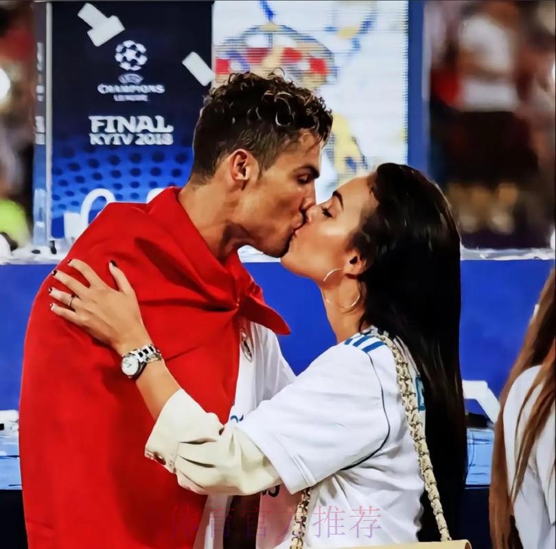 镜报:滕哈赫无法保证C罗出场时间 C罗可能回归皇马 镜报:滕哈赫无法保证C罗出场时间 C罗可能回归皇马