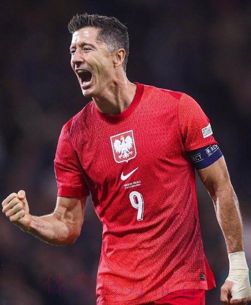 记者：莱万正考虑转会 他在拜仁已赢得一切